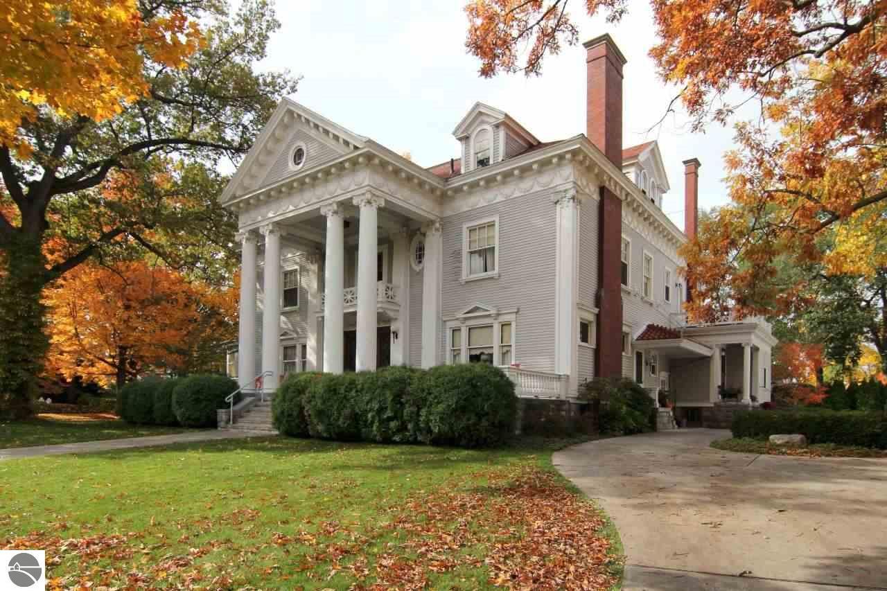 230 Wellington Street, Traverse City, MI 49686